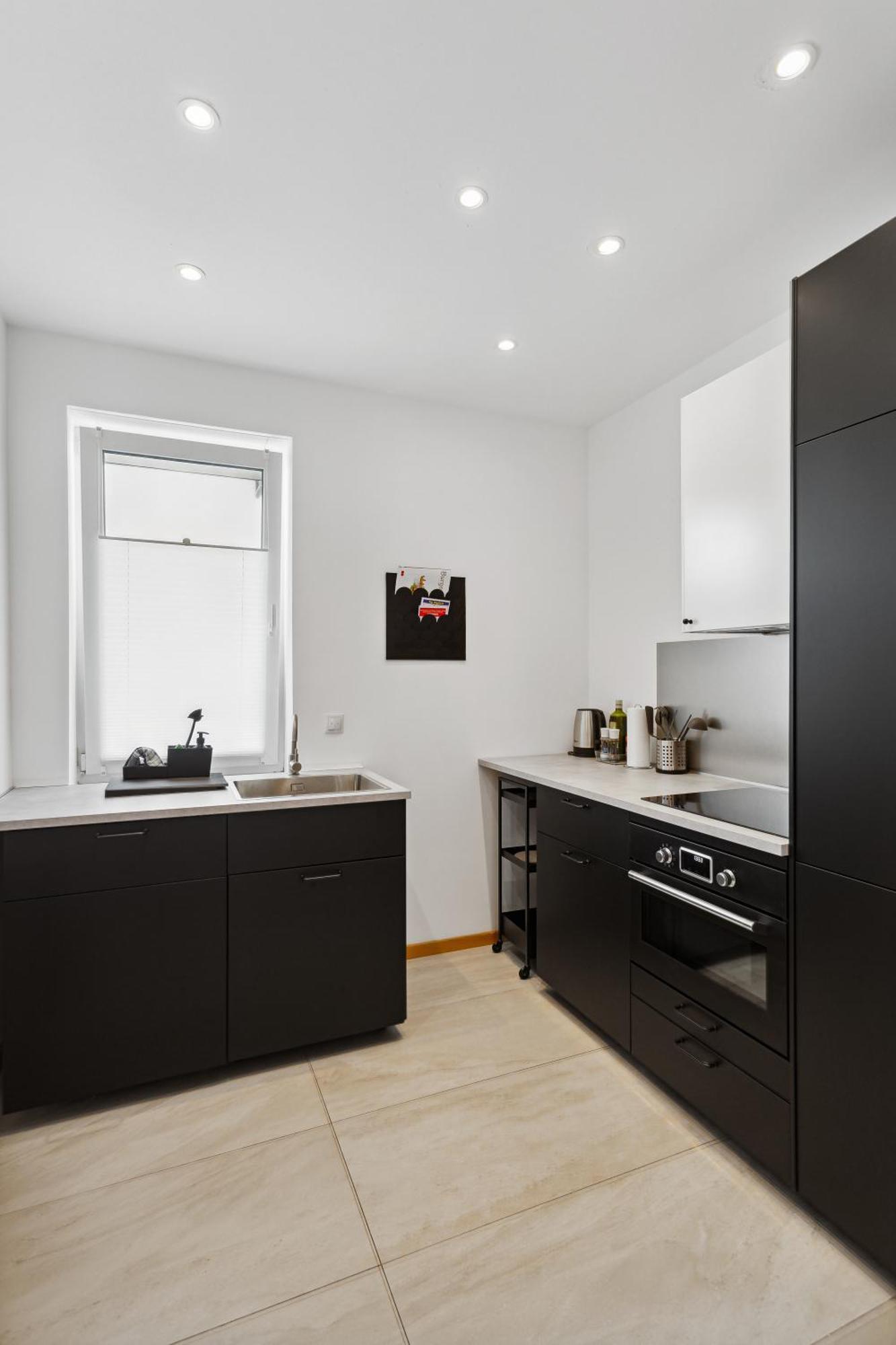 Appartement Gross, Modern, Vollausgestattet, Gemuetlich Mit Kueche Und Parkplatz Fuer Urlaub Oder Business *