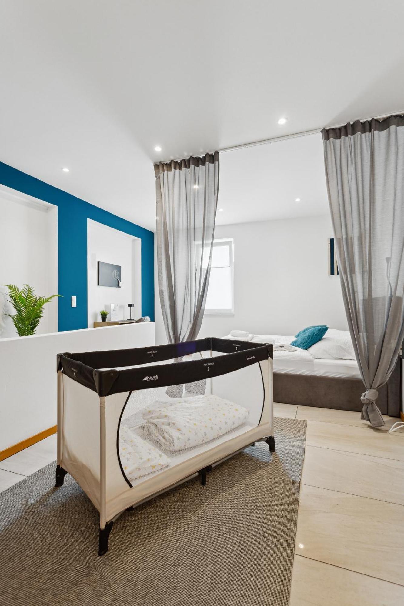 Gross, Modern, Vollausgestattet, Gemuetlich Mit Kueche Und Parkplatz Fuer Urlaub Oder Business Appartement Kettig