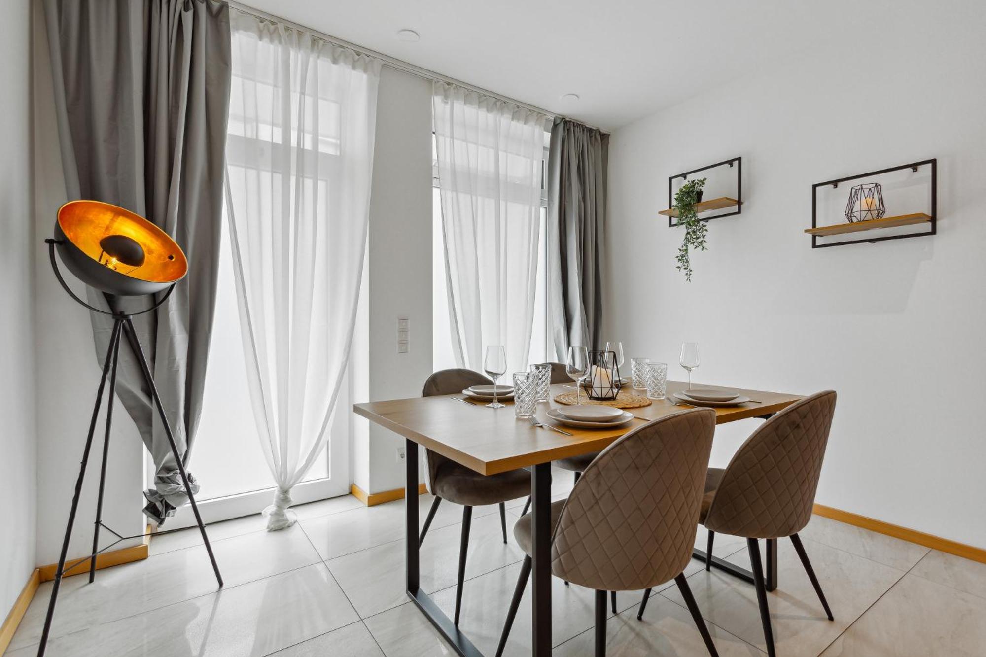 Appartement Gross, Modern, Vollausgestattet, Gemuetlich Mit Kueche Und Parkplatz Fuer Urlaub Oder Business *